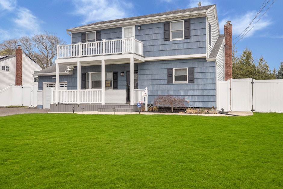 199 Bayview Avenue, Bayport, NY, USA, Bayport, NY 11705, Presented by